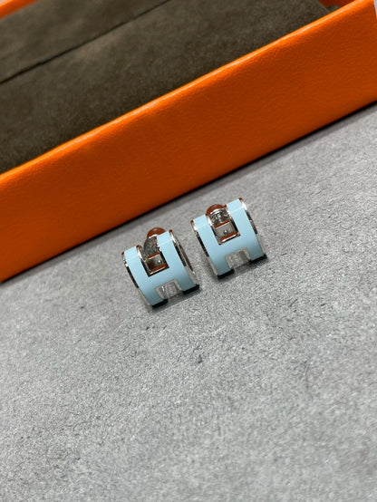[Cadisa]POP H SKY BLUE STUD EARRINGS