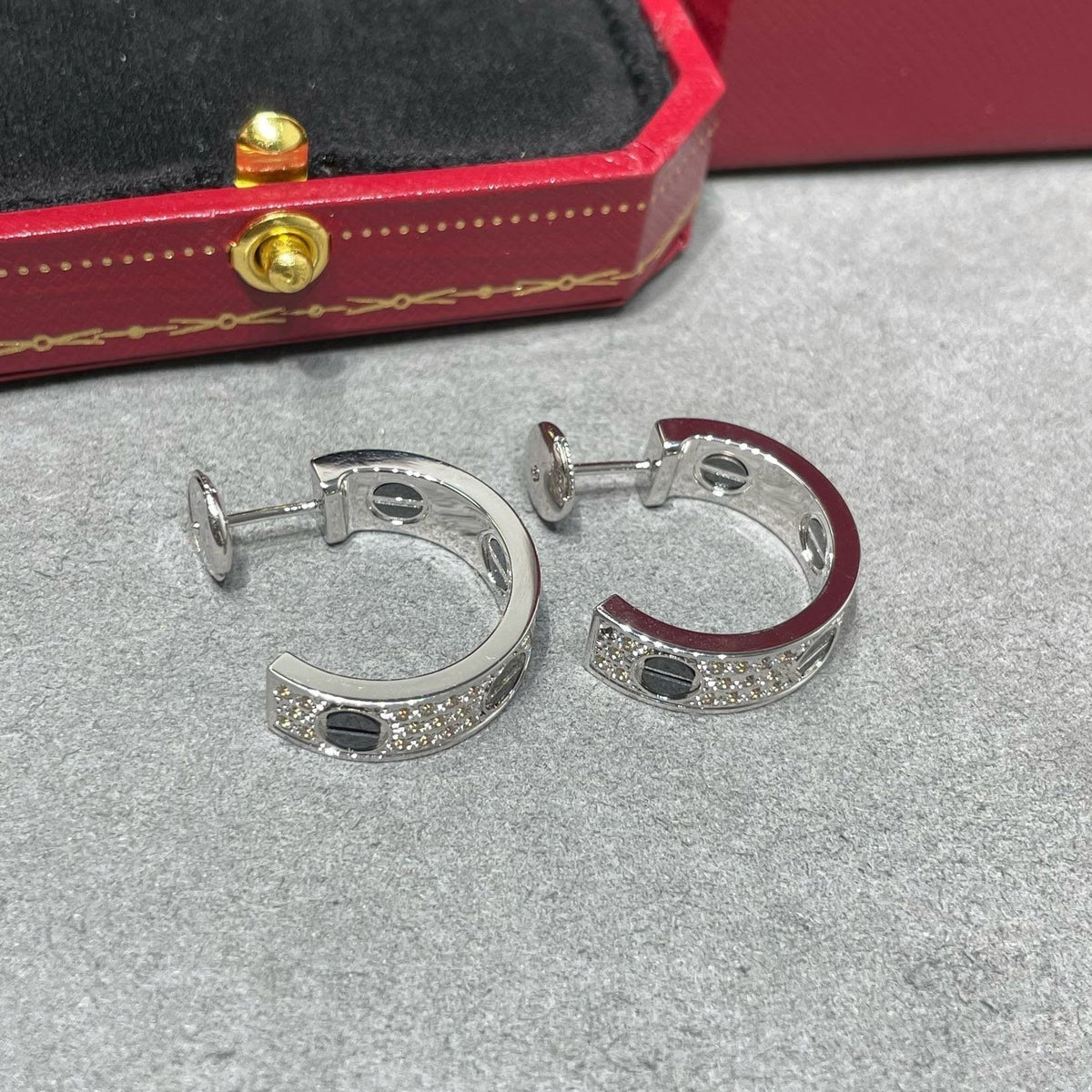 [Cadisa] LOVE CERAMIC DIAMOND PAVED SILVER EARRINGS