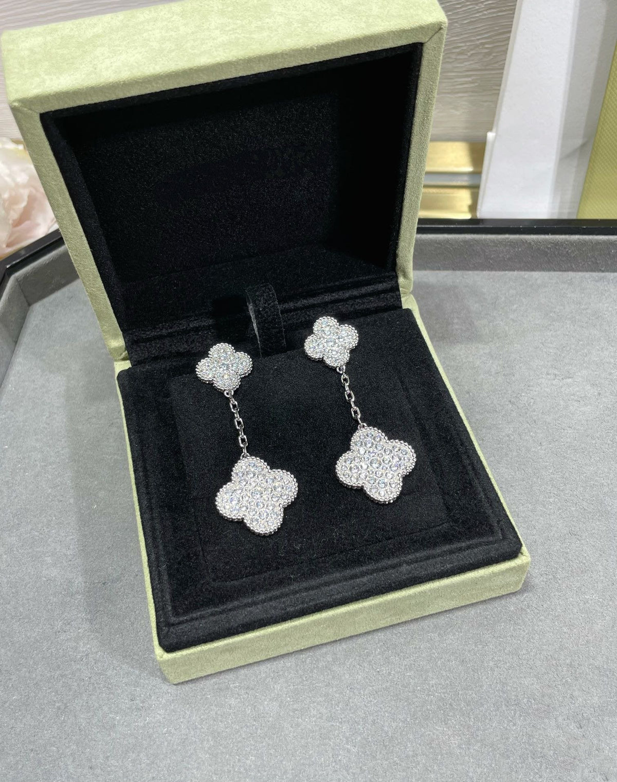 [Cadisa]CLOVER 2 MOTIFS DIAMOND PAVED SILVER EARRINGS