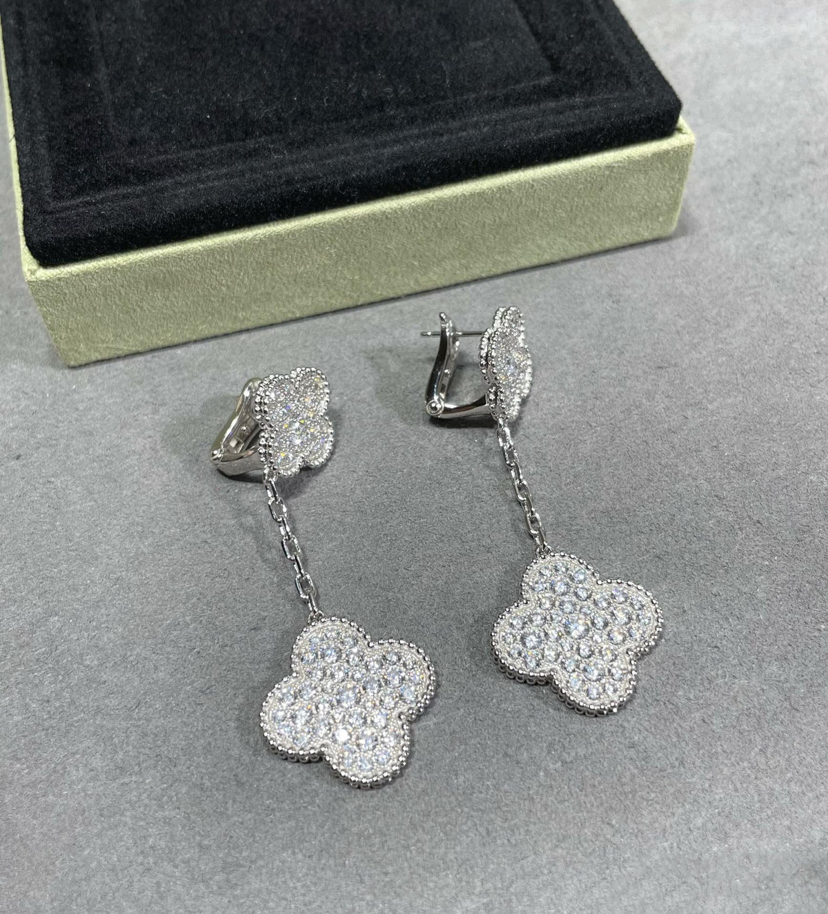 [Cadisa]CLOVER 2 MOTIFS DIAMOND PAVED SILVER EARRINGS