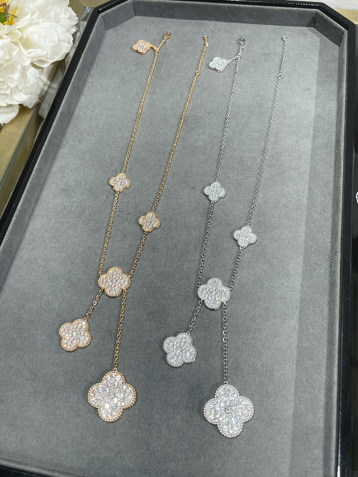 [Cadisa]CLOVER 6 MOTIF DIAMOND PAVED NECKLACE