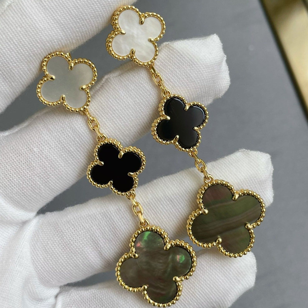 [Cadisa]CLOVER 3 MOTIF MOP ONYX DARK MOP PINK GOLD EARRINGS