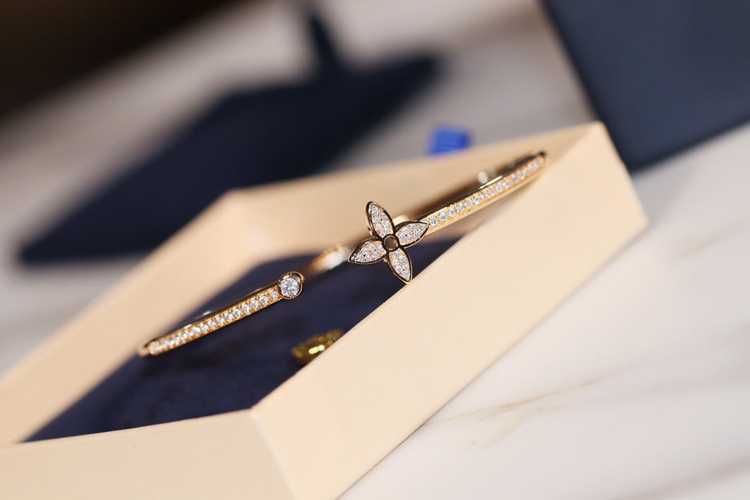 [Cadisa]IDYLLE GOLD OPEN BRACELET DIAMOND PAVED