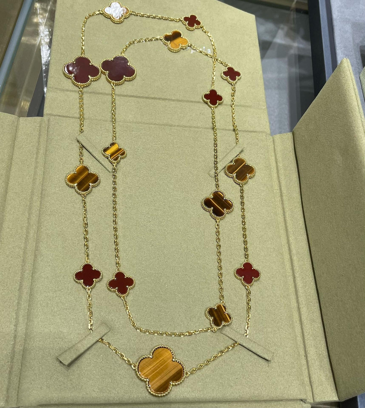 [Cadisa]CLOVER 16 MOTIF CARNELIAN TIGER EYE ROSE GOLD NECKLACE