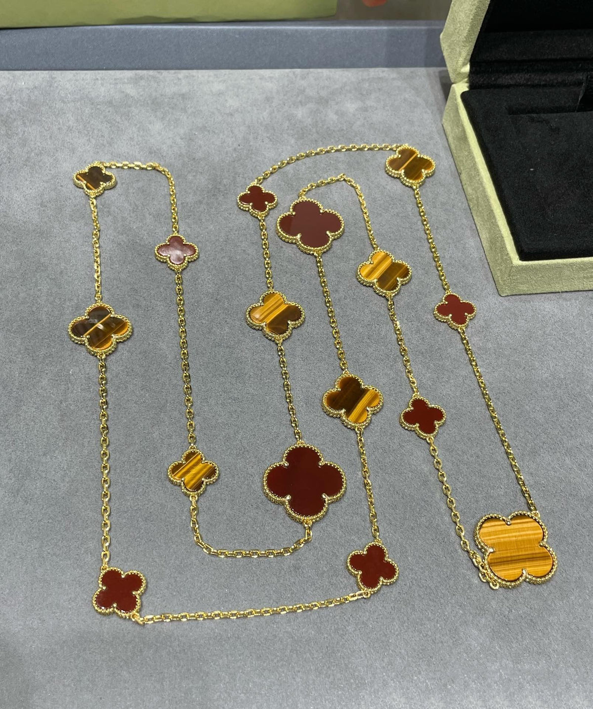 [Cadisa]CLOVER 16 MOTIF CARNELIAN TIGER EYE ROSE GOLD NECKLACE