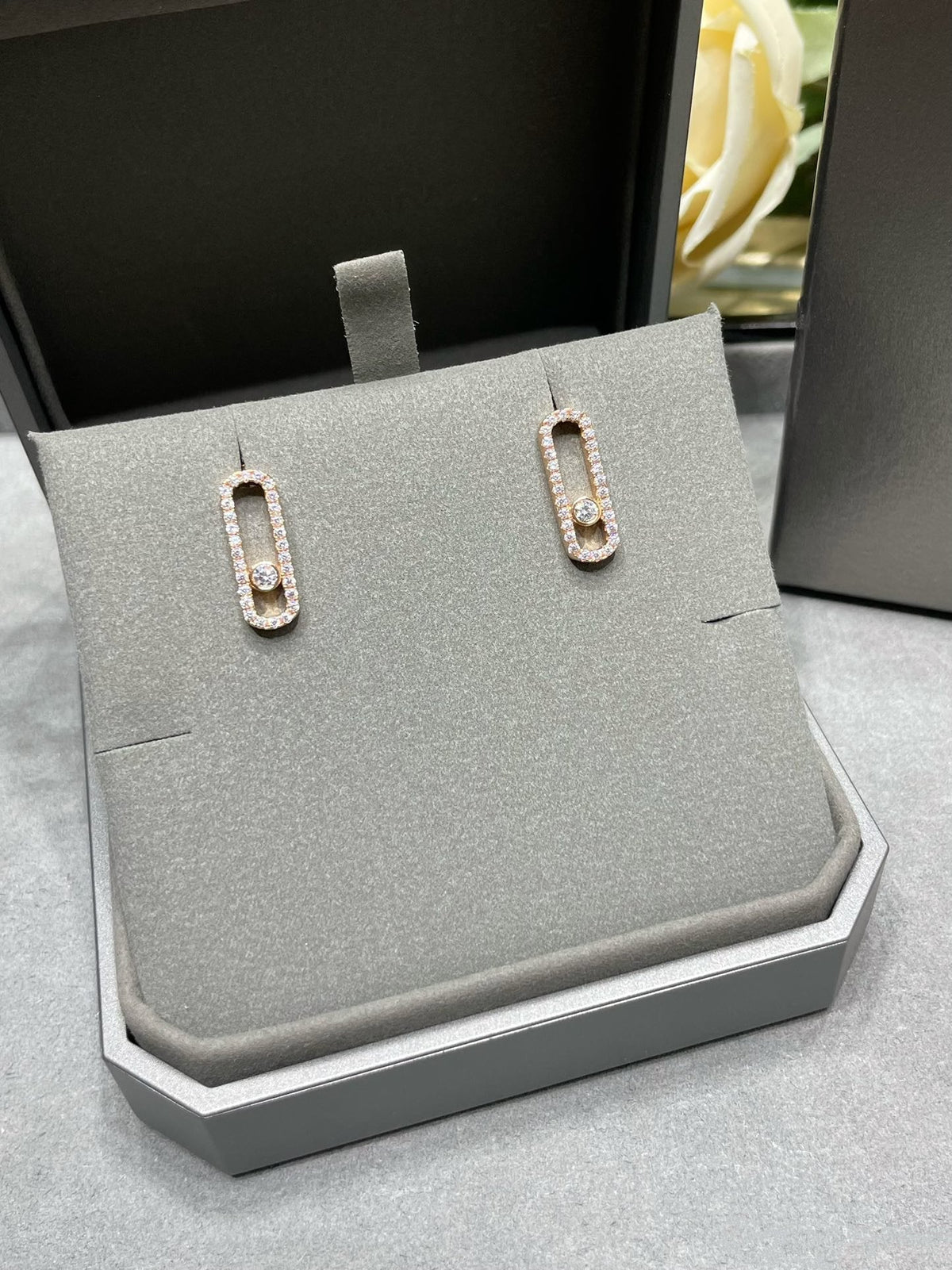 [Cadisa]MOVE UNO STUD DIAMOND PAVED EARRINGS