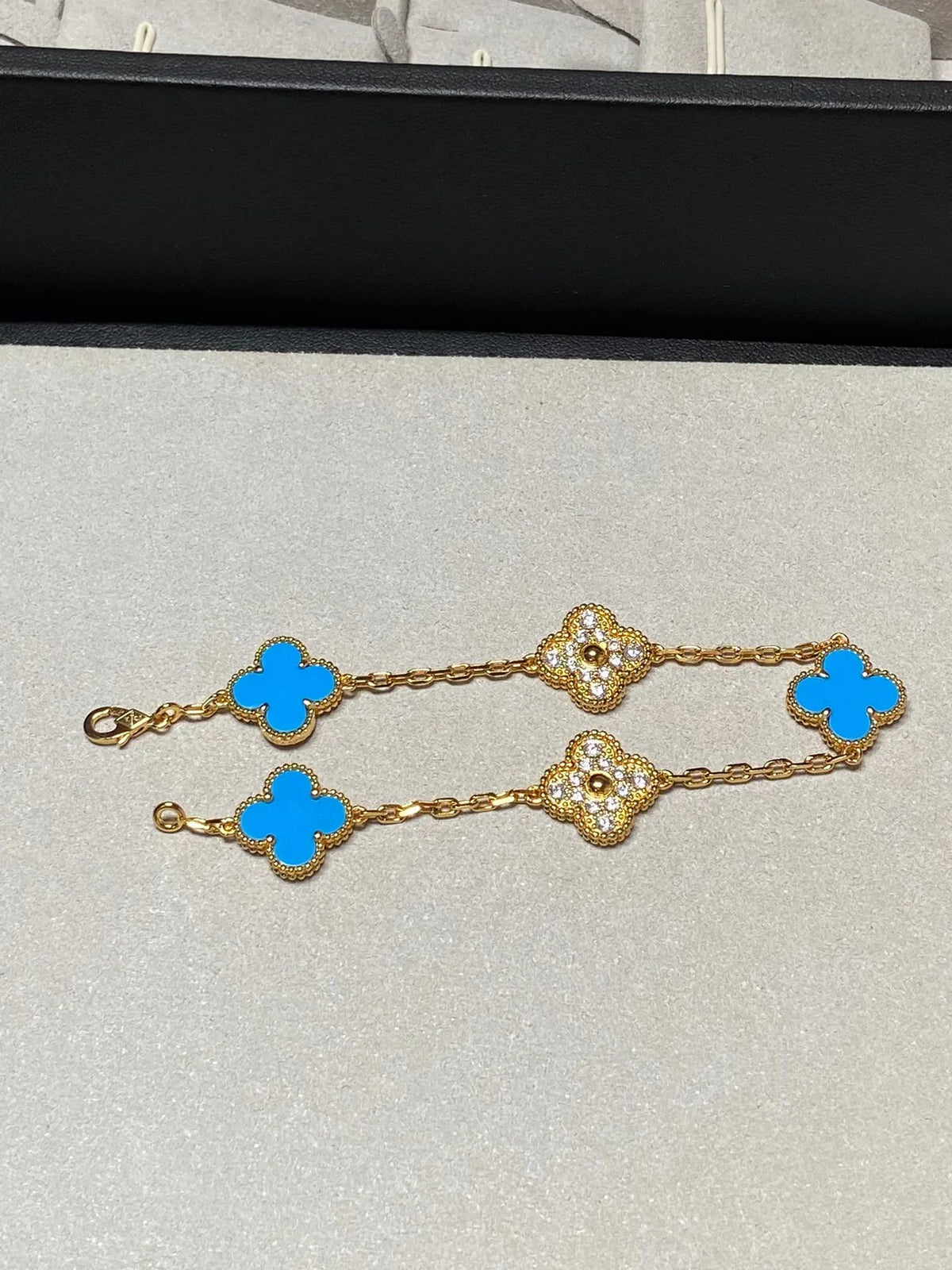 [Cadisa] CLOVER 5 MOTIF BLUE AGATE BRACELET COLLECTION