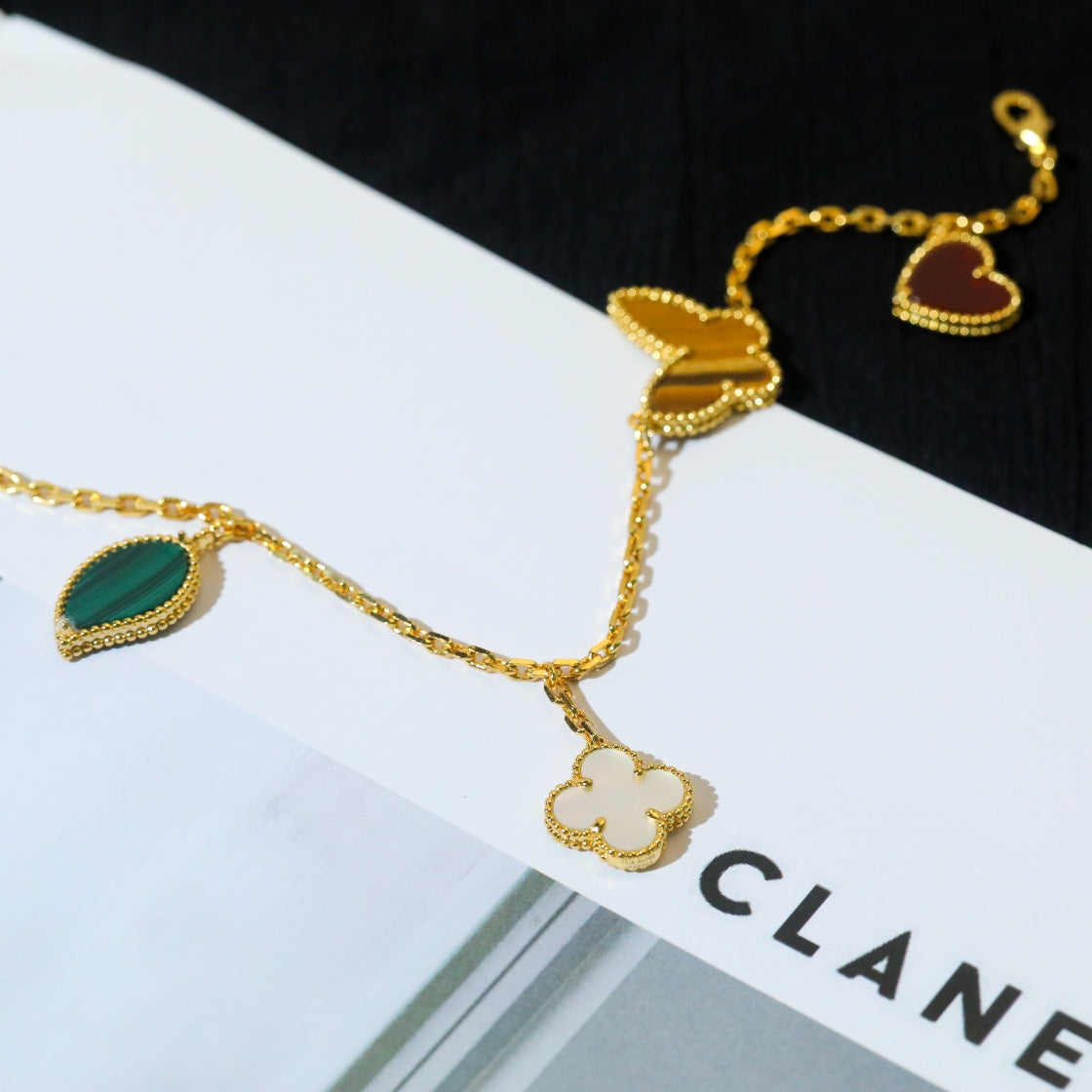 [Cadisa]LUCKY SPRING 5 MOTIF GOLD BRACELET