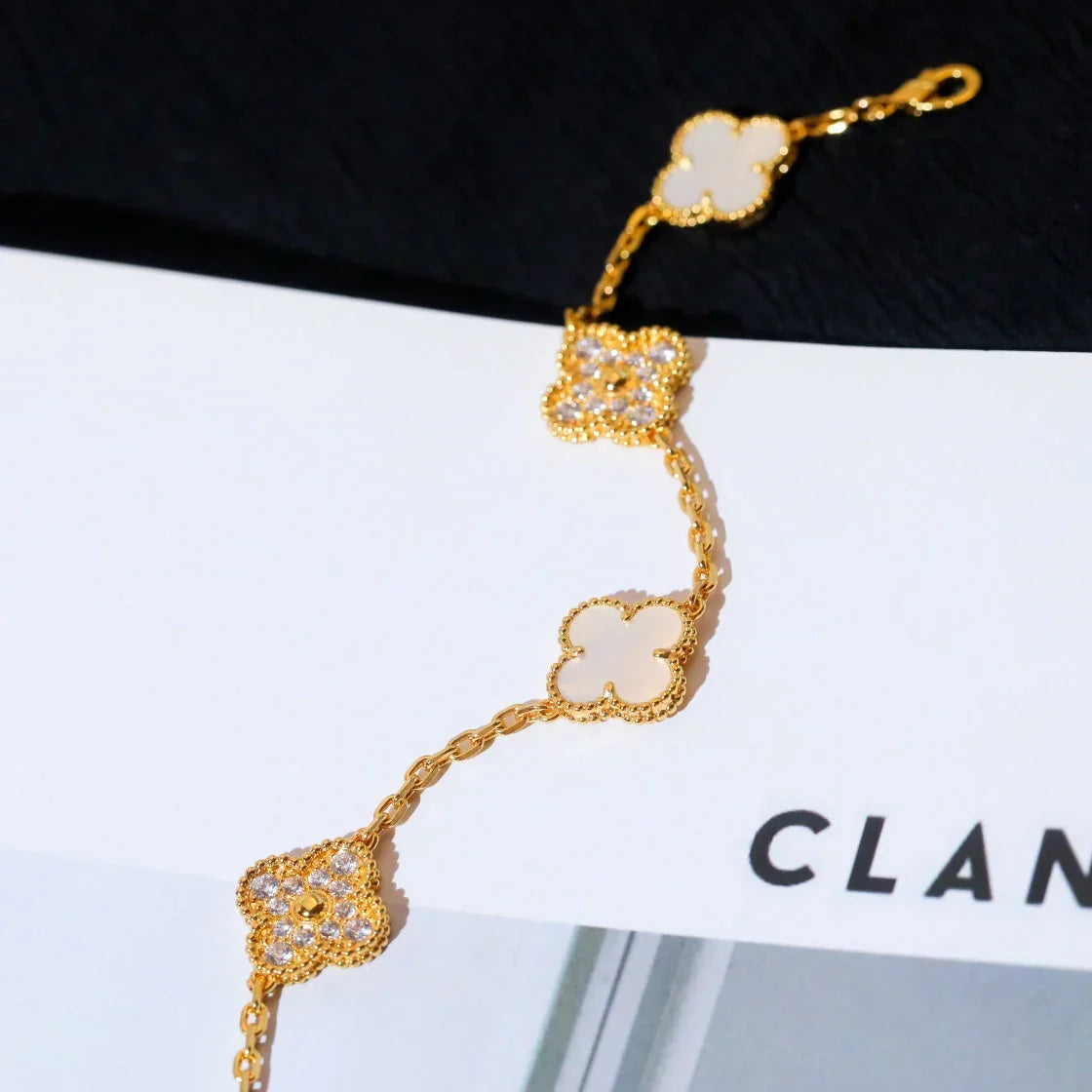 [Cadisa]CLOVER WHITE PEARL MOP 5 MOTIF BRACELET COLLECTION