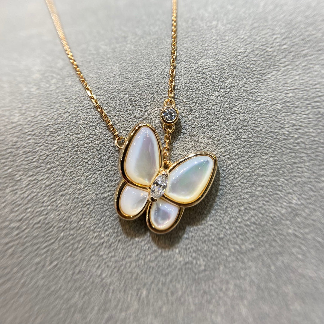 [Cadisa]BUTTERFLY MOP DIAMOND NECKLACE