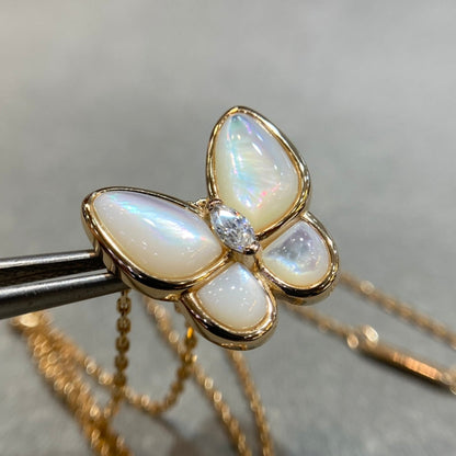 [Cadisa]BUTTERFLY MOP DIAMOND NECKLACE
