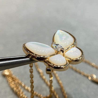 [Cadisa]BUTTERFLY MOP DIAMOND NECKLACE