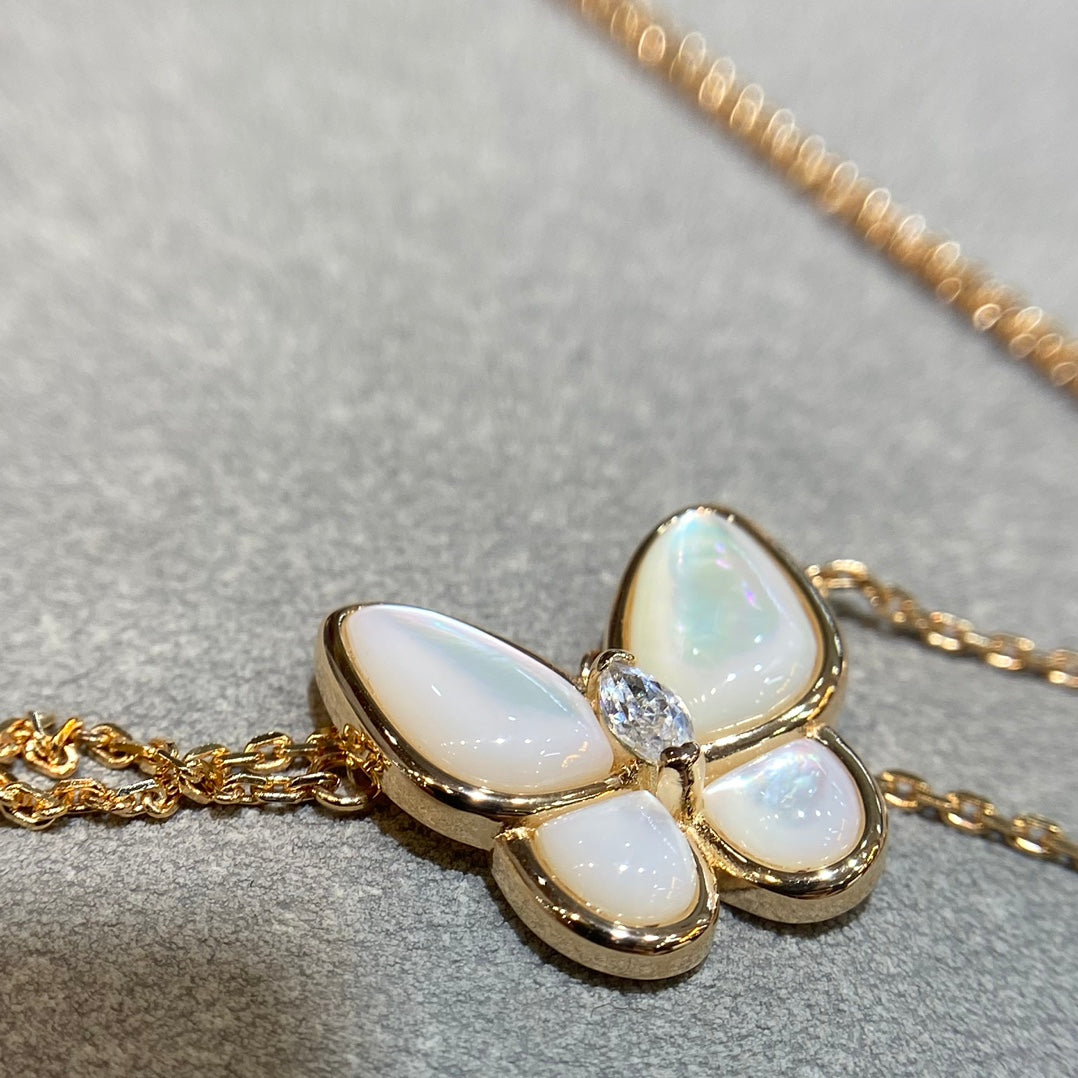 [Cadisa]BUTTERFLY MOP DIAMOND NECKLACE