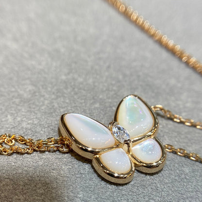 [Cadisa]BUTTERFLY MOP DIAMOND NECKLACE