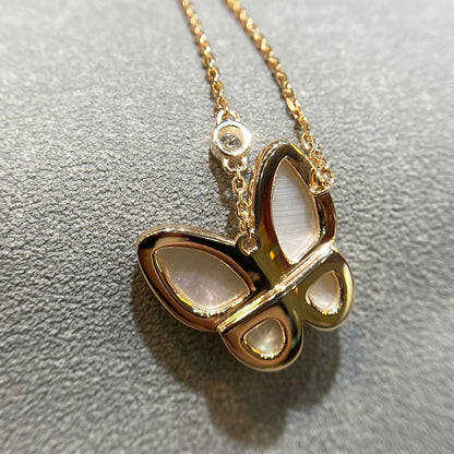 [Cadisa]BUTTERFLY MOP DIAMOND NECKLACE