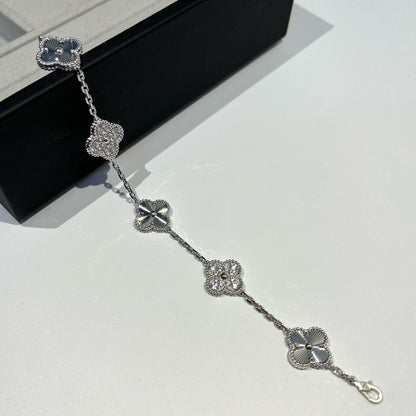 [Cadisa] CLOVER 5 MOTIF LASER BRACELET COLLECTION