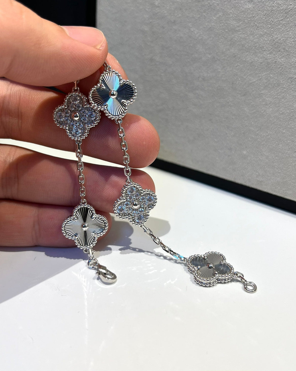 [Cadisa] CLOVER 5 MOTIF LASER BRACELET COLLECTION