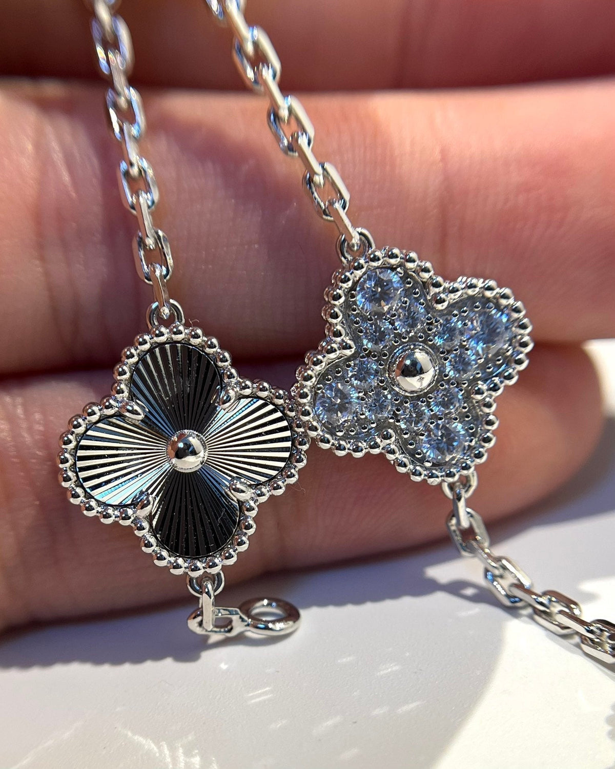[Cadisa] CLOVER 5 MOTIF LASER BRACELET COLLECTION