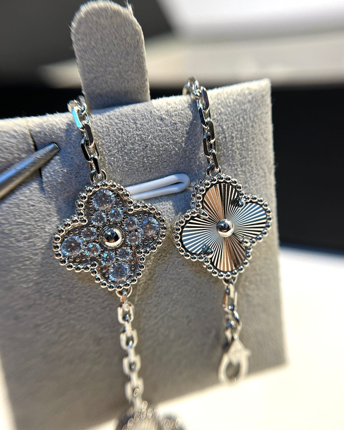 [Cadisa] CLOVER 5 MOTIF LASER BRACELET COLLECTION