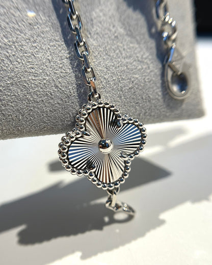 [Cadisa] CLOVER 5 MOTIF LASER BRACELET COLLECTION