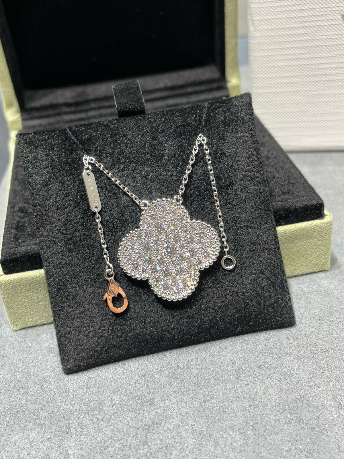 [Cadisa]CLOVER 25MM LARGE PENDANT DIAMOND PAVED SILVER NECKLACE