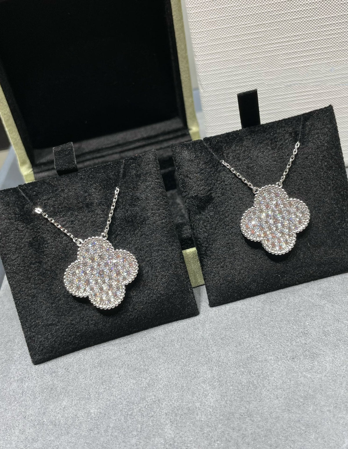 [Cadisa]CLOVER 25MM LARGE PENDANT DIAMOND PAVED SILVER NECKLACE
