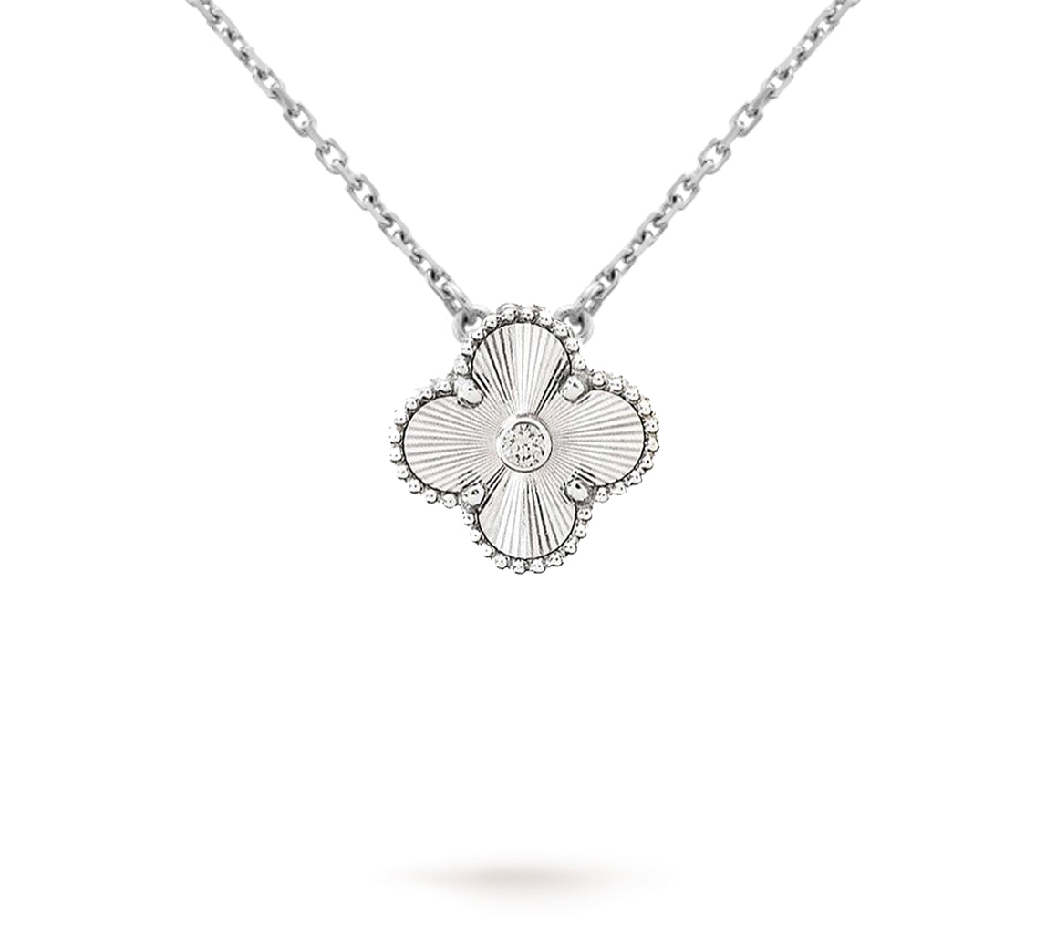 [Cadisa]CLOVER 15MM CHRISTMAS LIMITED EDITION SINGLE FLOWER NECKLACE