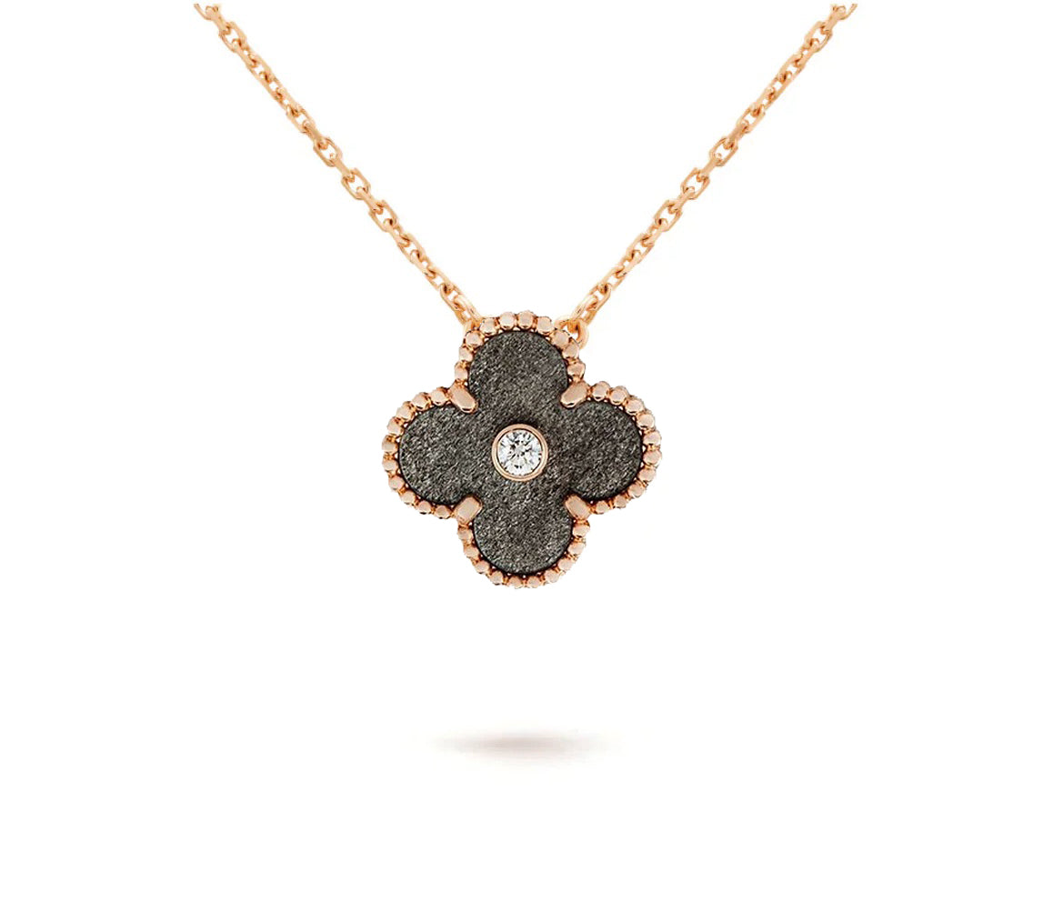 [Cadisa]CLOVER 15MM CHRISTMAS LIMITED EDITION SINGLE FLOWER NECKLACE