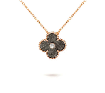 [Cadisa]CLOVER 15MM CHRISTMAS LIMITED EDITION SINGLE FLOWER NECKLACE