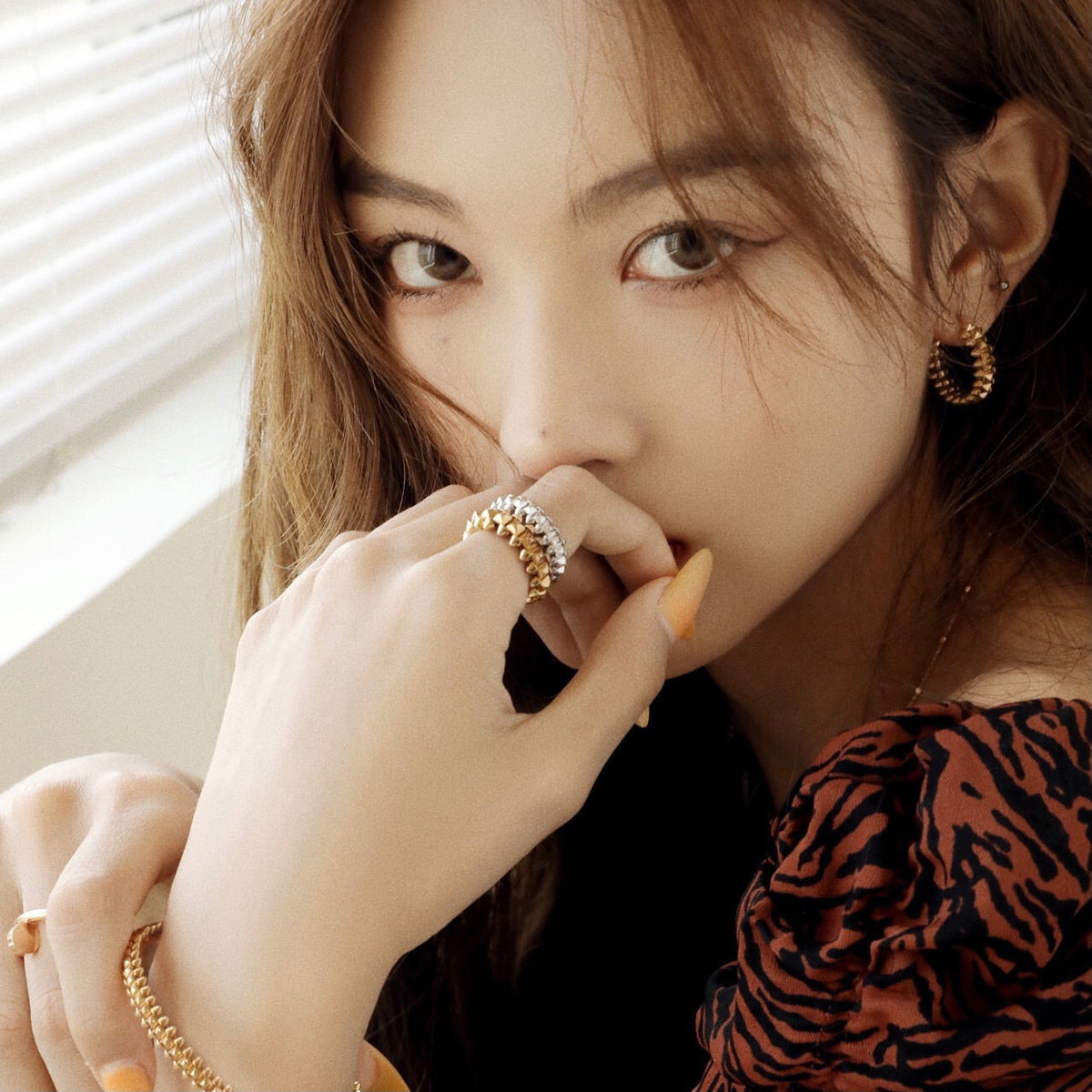 [Cadisa] CLASH SMALL HOOP EARRINGS