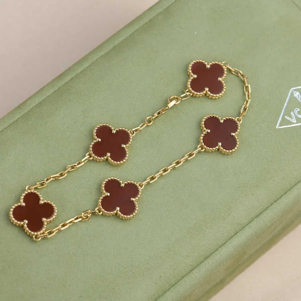 [Cadisa] CLOVER 5 MOTIF RED CORNELIAN BRACELET COLLECTION