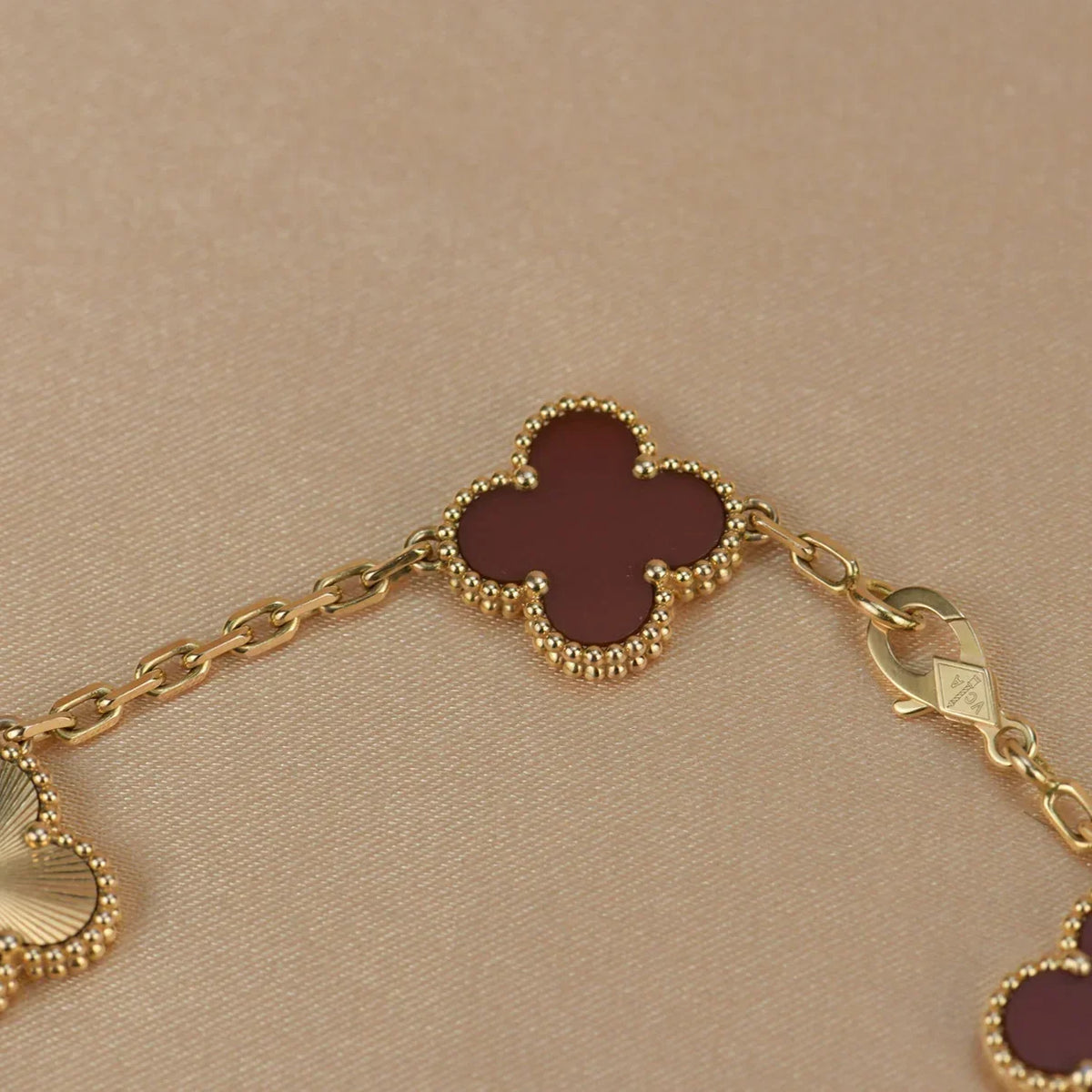 [Cadisa] CLOVER 5 MOTIF RED CORNELIAN BRACELET COLLECTION
