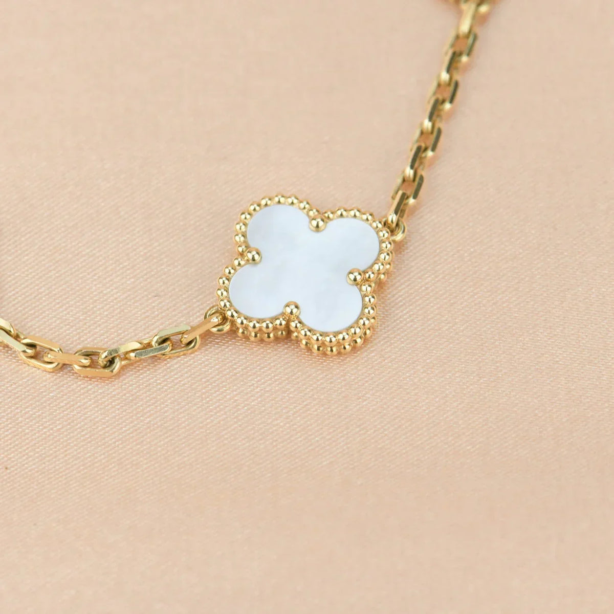 [Cadisa]CLOVER WHITE PEARL MOP 5 MOTIF BRACELET COLLECTION