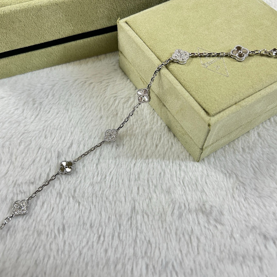 [Cadisa]CLOVER 6 MOTIF DIAMOND LASER BRACELET