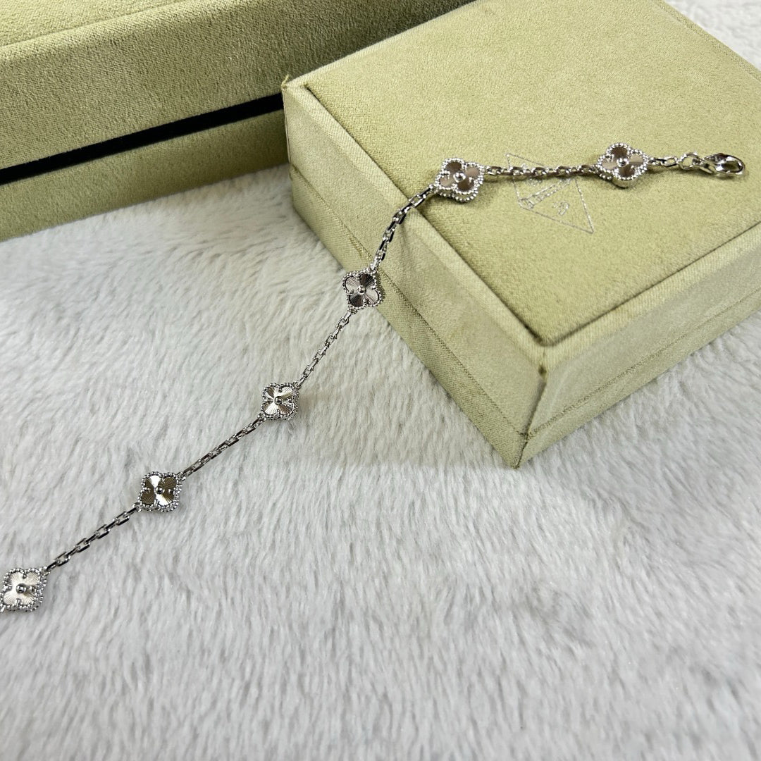 [Cadisa]CLOVER 6 MOTIF DIAMOND BRACELET