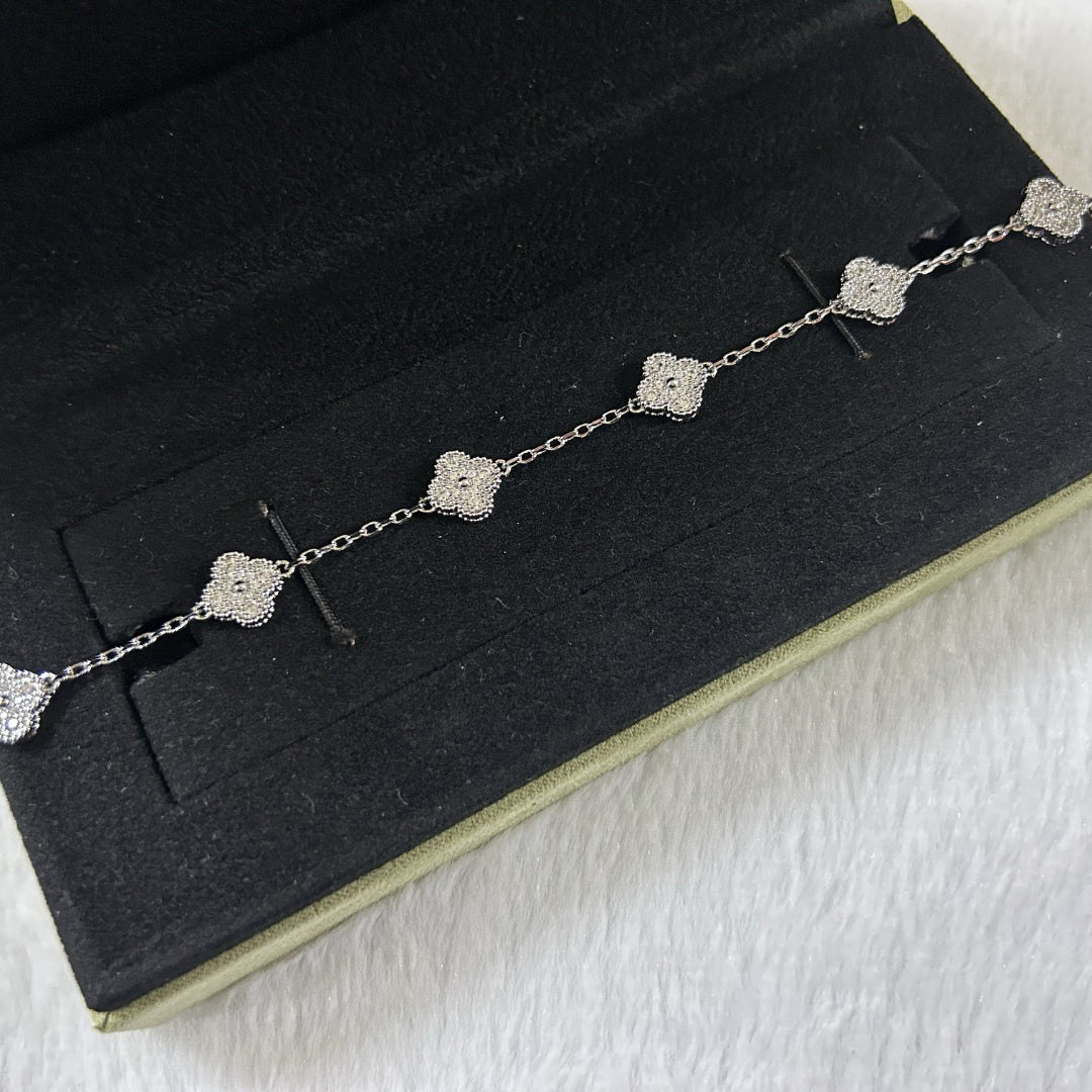 [Cadisa]CLOVER 6 MOTIF DIAMOND BRACELET