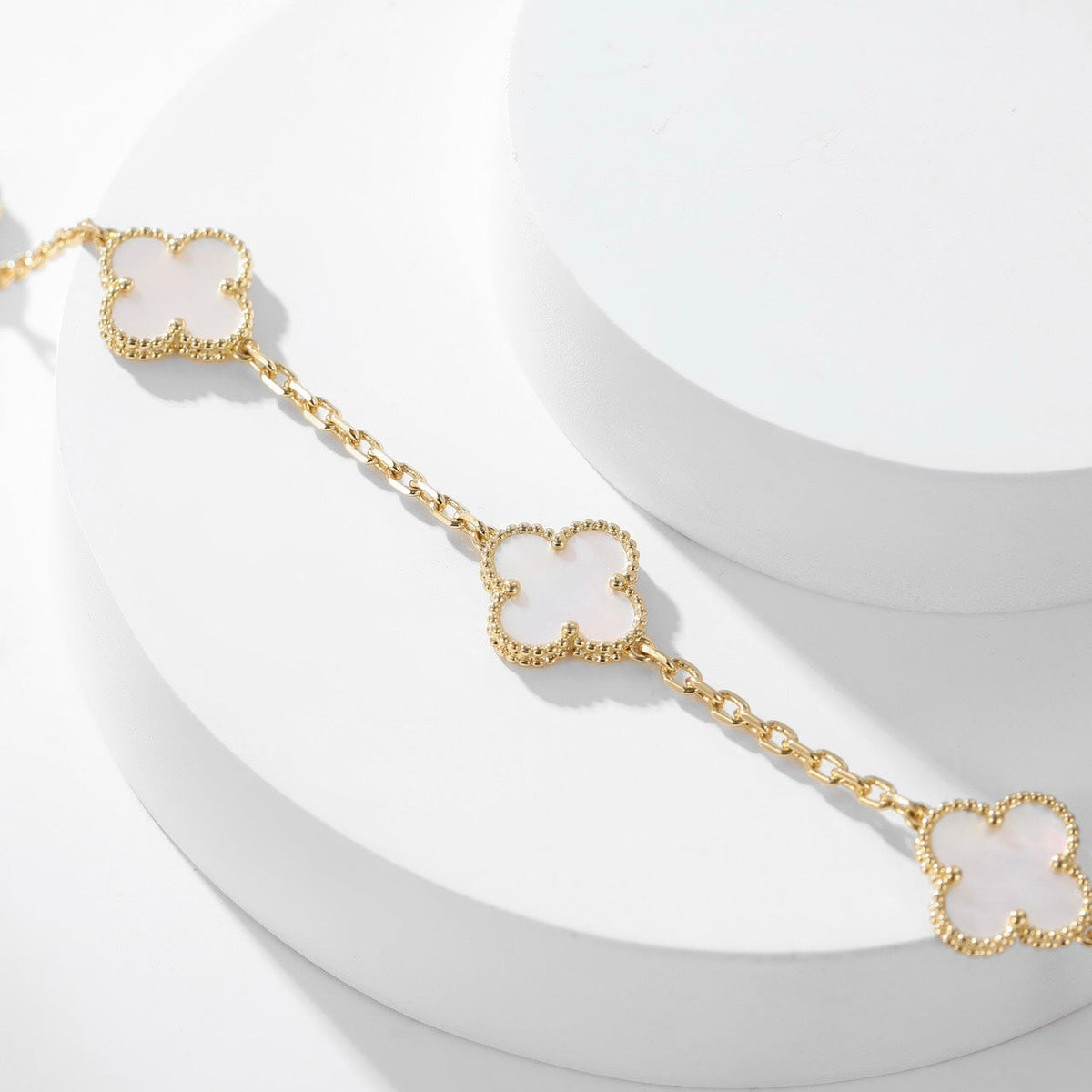 [Cadisa]CLOVER 10 MOTIFS WHITE MOTHER OF PEARL NECKLACE