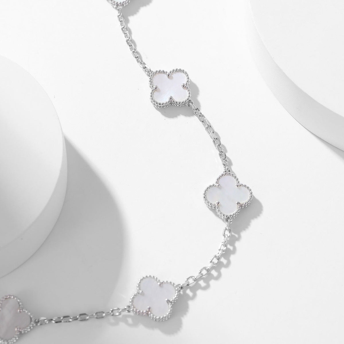 [Cadisa]CLOVER 10 MOTIFS WHITE MOTHER OF PEARL NECKLACE