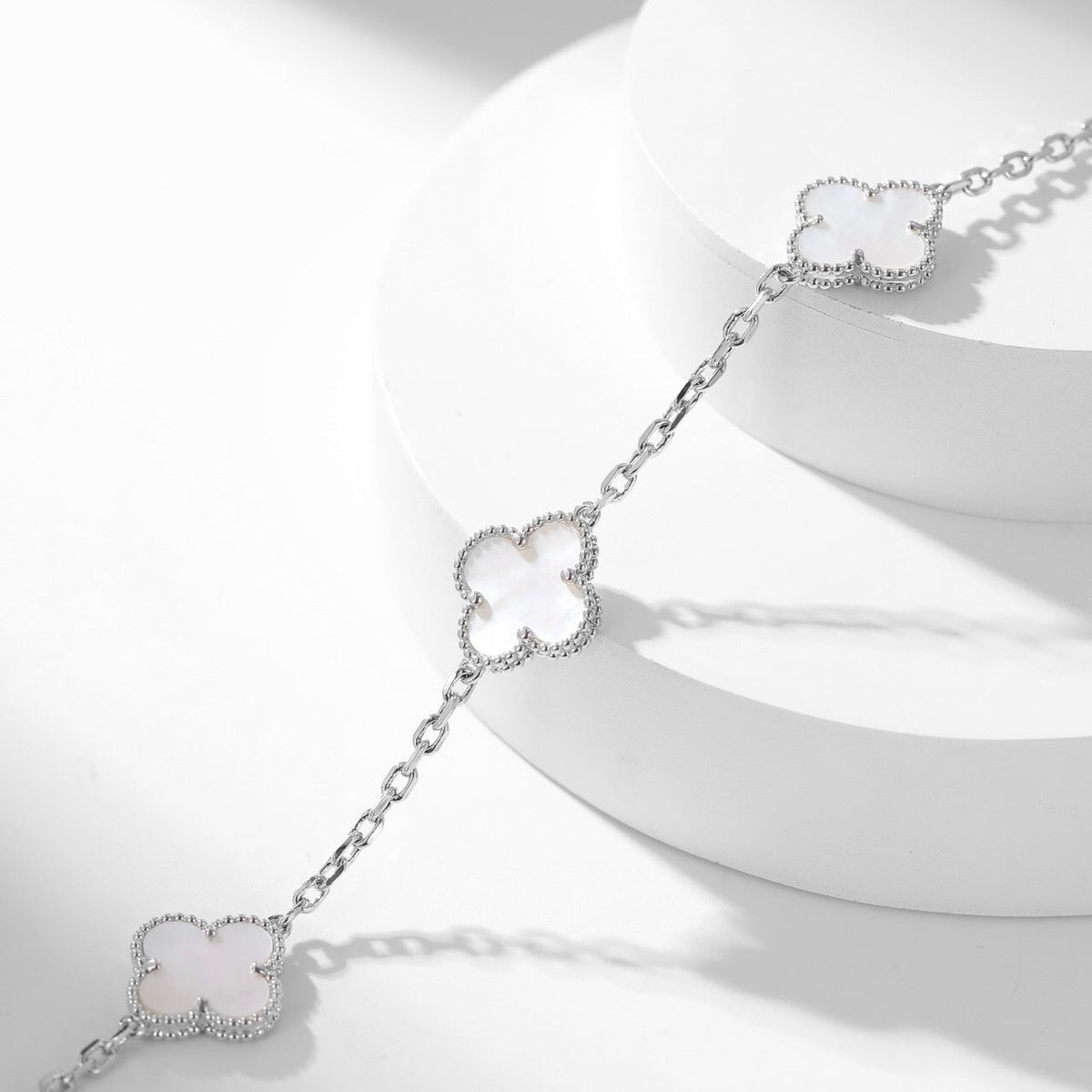 [Cadisa]CLOVER 10 MOTIFS WHITE MOTHER OF PEARL NECKLACE
