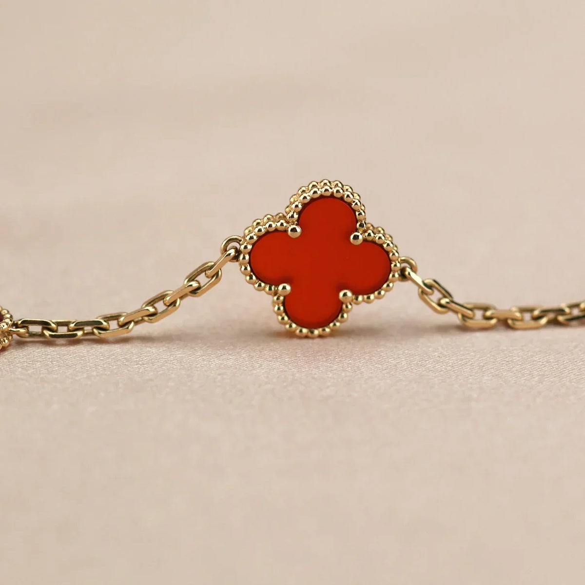 [Cadisa] CLOVER 5 MOTIF RED CORNELIAN BRACELET COLLECTION