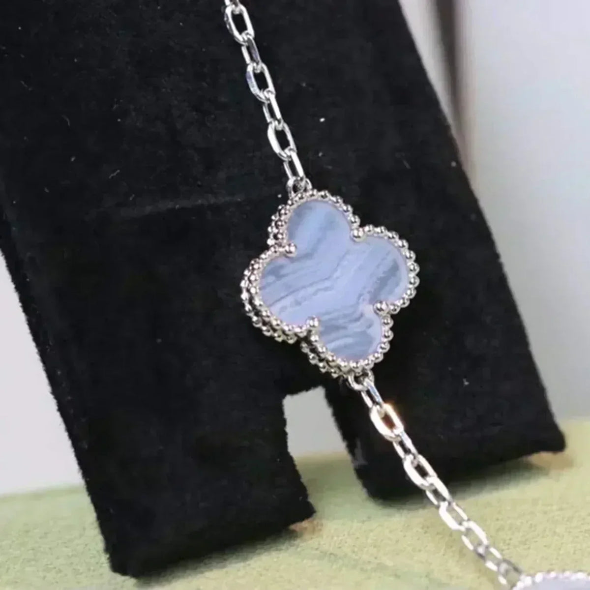 [Cadisa] CLOVER 5 MOTIF PURPLE CHALCEDONY BRACELET COLLECTION