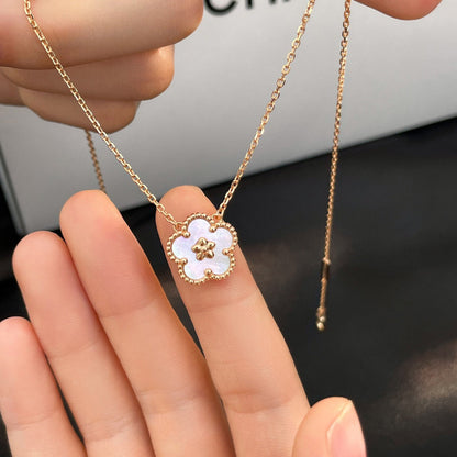 [Cadisa]LUCKY  WHITE MOP  PLUM BLOSSOM NECKLACE