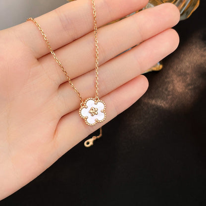 [Cadisa]LUCKY  WHITE MOP  PLUM BLOSSOM NECKLACE