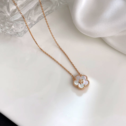 [Cadisa]LUCKY  WHITE MOP  PLUM BLOSSOM NECKLACE