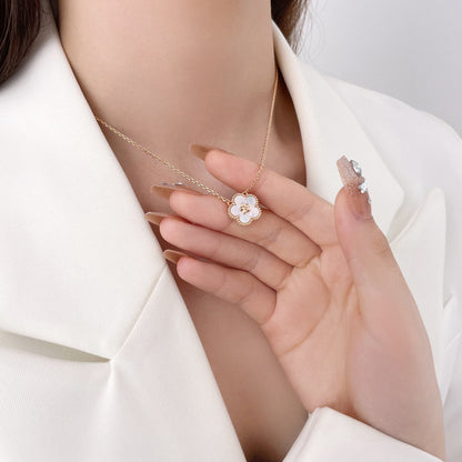 [Cadisa]LUCKY  WHITE MOP  PLUM BLOSSOM NECKLACE