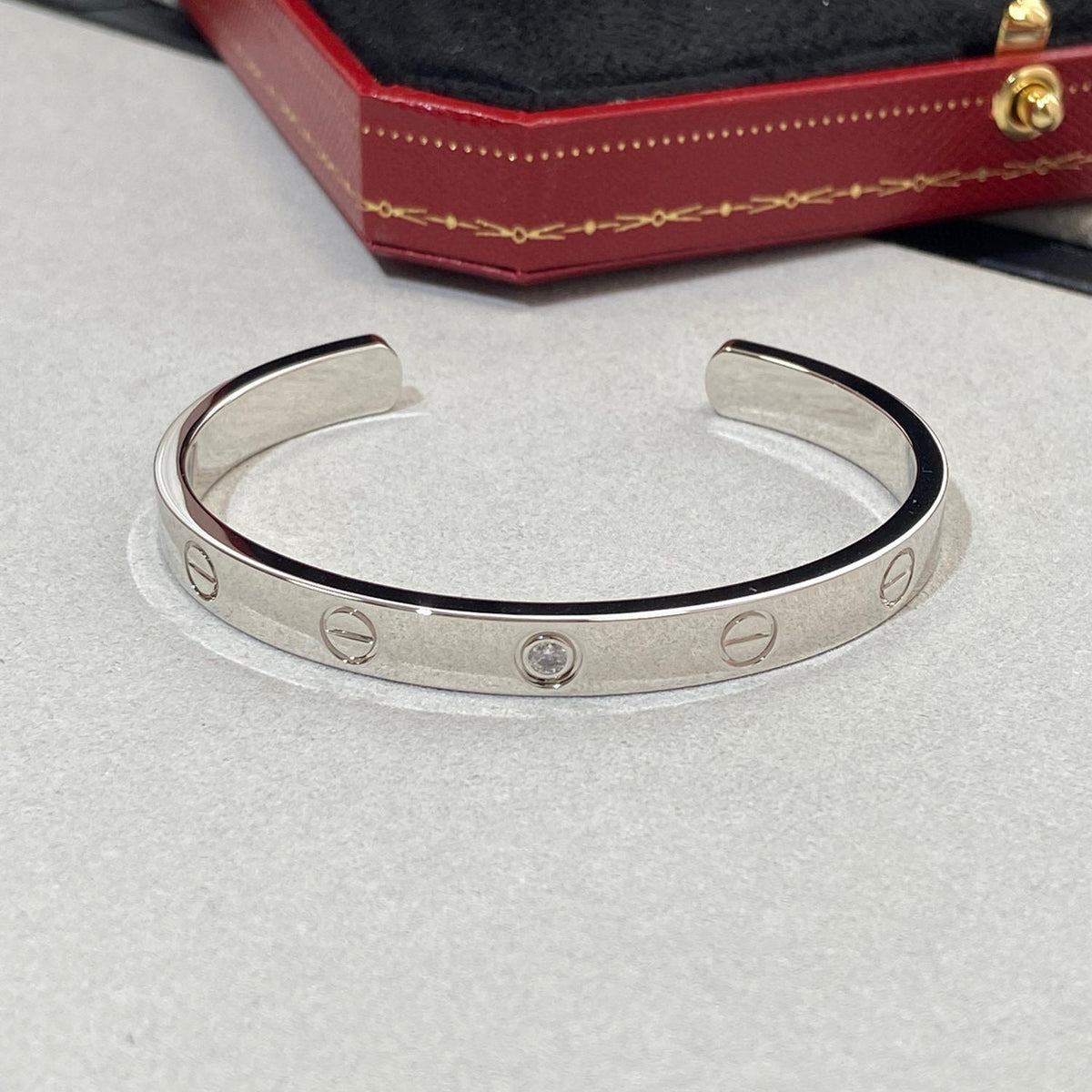[Cadisa] LOVE BRACELET 6.1MM 1 DIAMOND OPEN CUFF