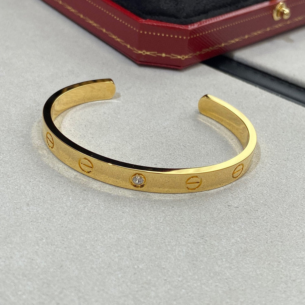[Cadisa] LOVE BRACELET 6.1MM 1 DIAMOND OPEN CUFF