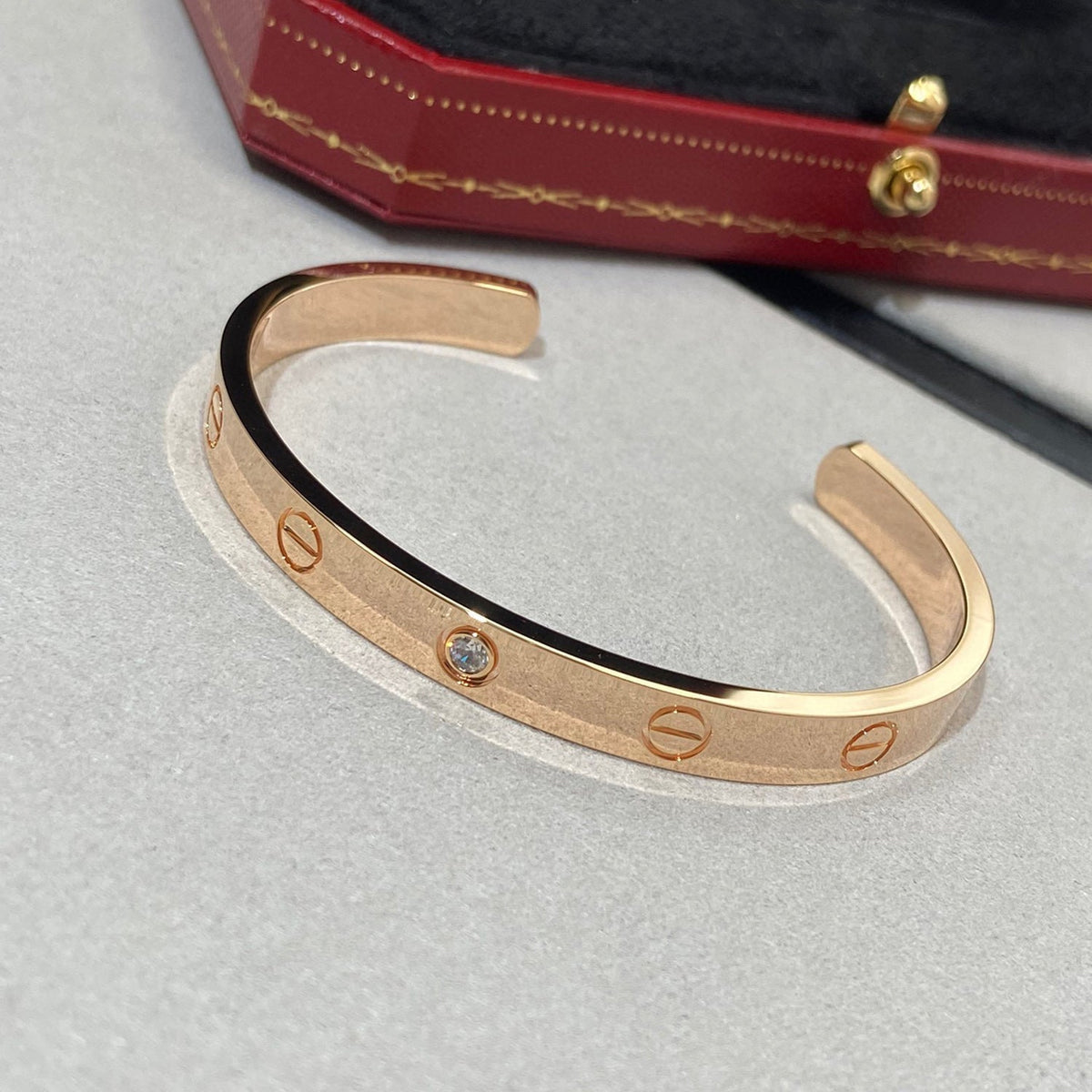 [Cadisa] LOVE BRACELET 6.1MM 1 DIAMOND OPEN CUFF