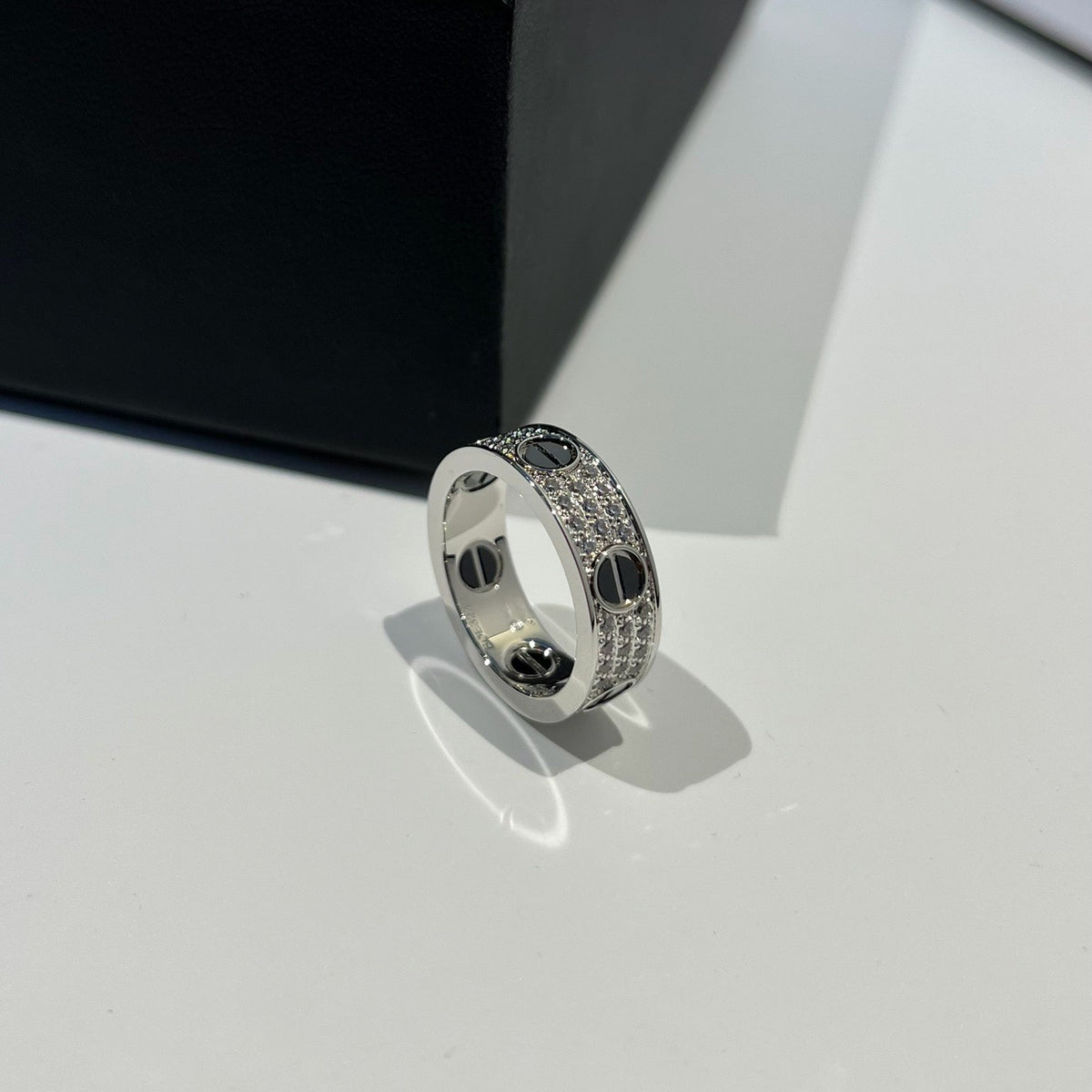 [Cadisa] LOVE RING 5.5MM DIAMONDS PAVED CERAMIC
