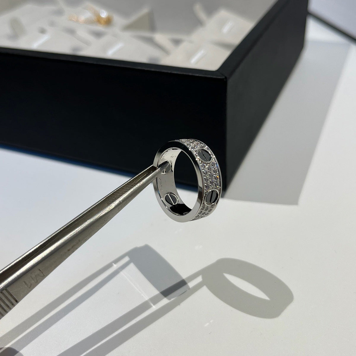 [Cadisa] LOVE RING 5.5MM DIAMONDS PAVED CERAMIC